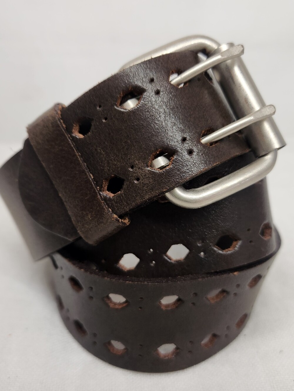 Buckle Womens Medium Italian Leather Eyelets Belt